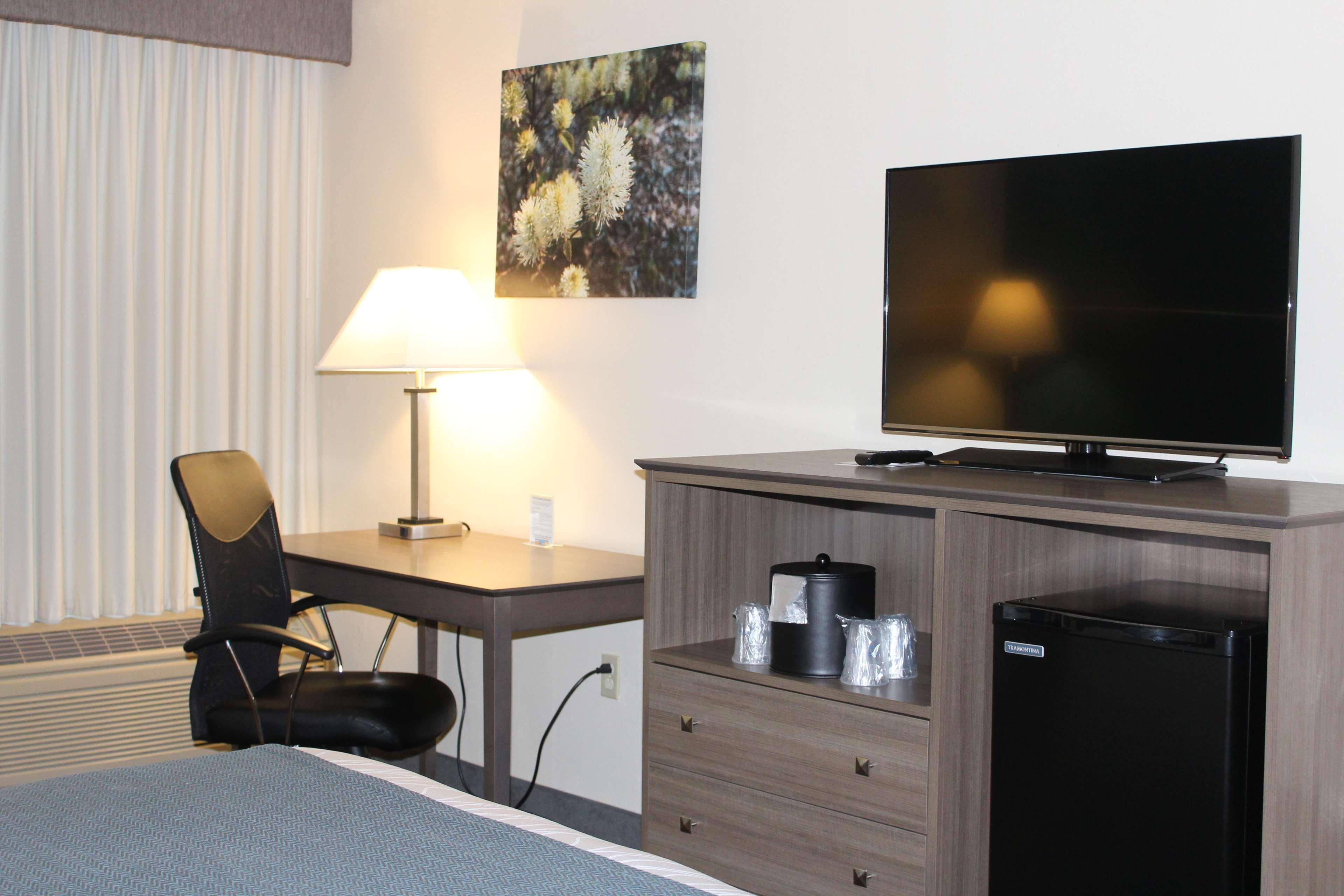 Best Western Plus Yadkin Valley Inn & Suites Jonesville Esterno foto