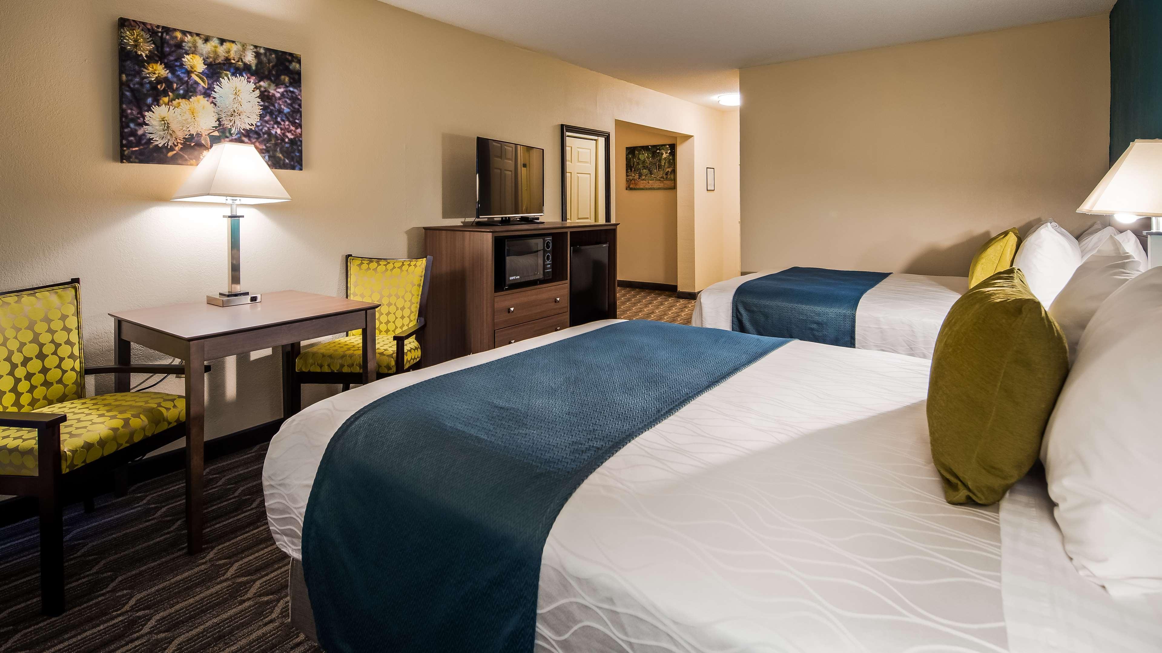 Best Western Plus Yadkin Valley Inn & Suites Jonesville Esterno foto