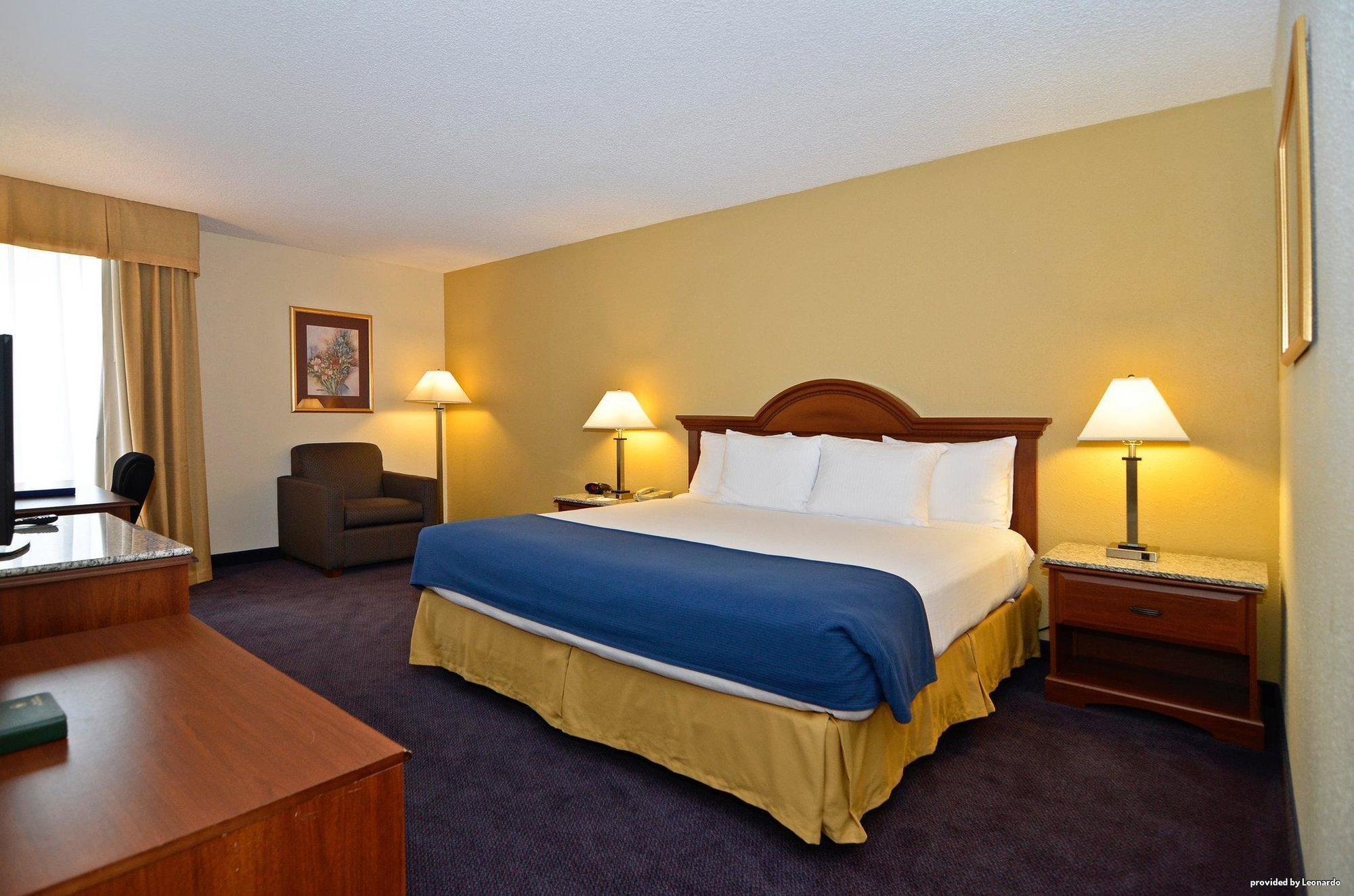 Best Western Plus Yadkin Valley Inn & Suites Jonesville Esterno foto
