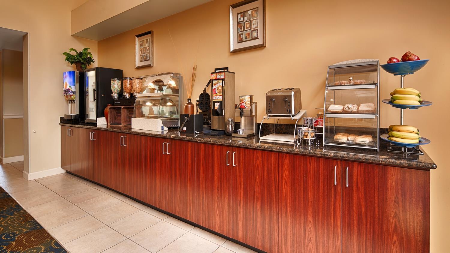Best Western Plus Yadkin Valley Inn & Suites Jonesville Esterno foto
