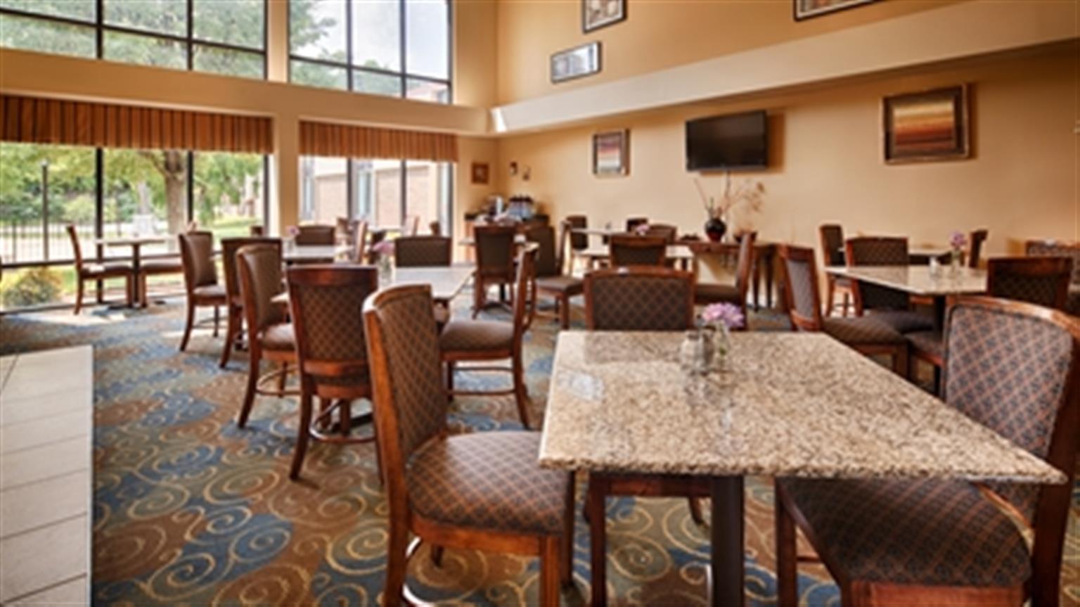 Best Western Plus Yadkin Valley Inn & Suites Jonesville Esterno foto