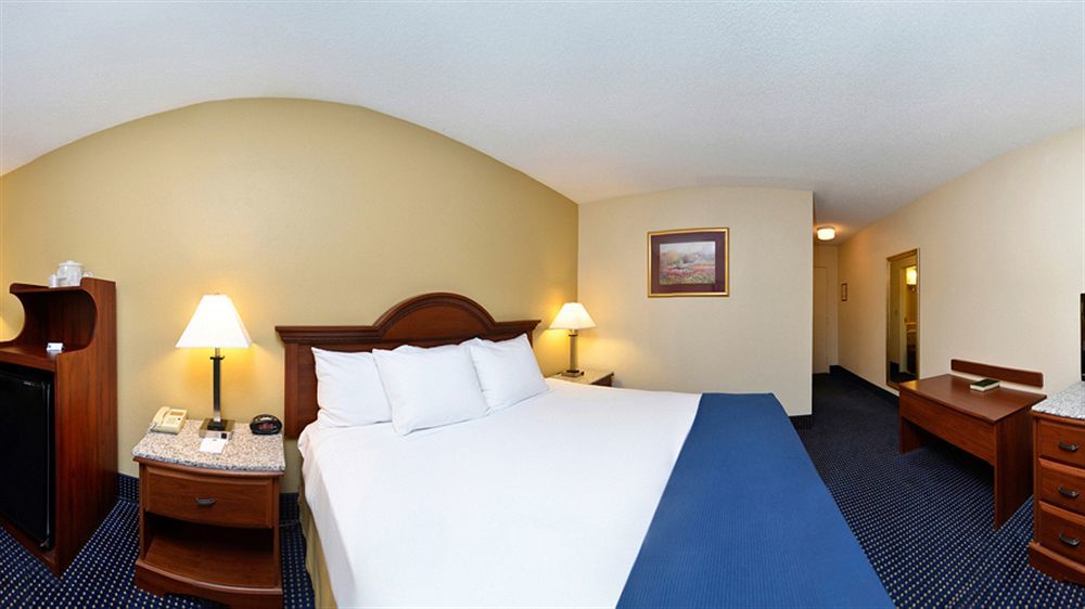 Best Western Plus Yadkin Valley Inn & Suites Jonesville Esterno foto