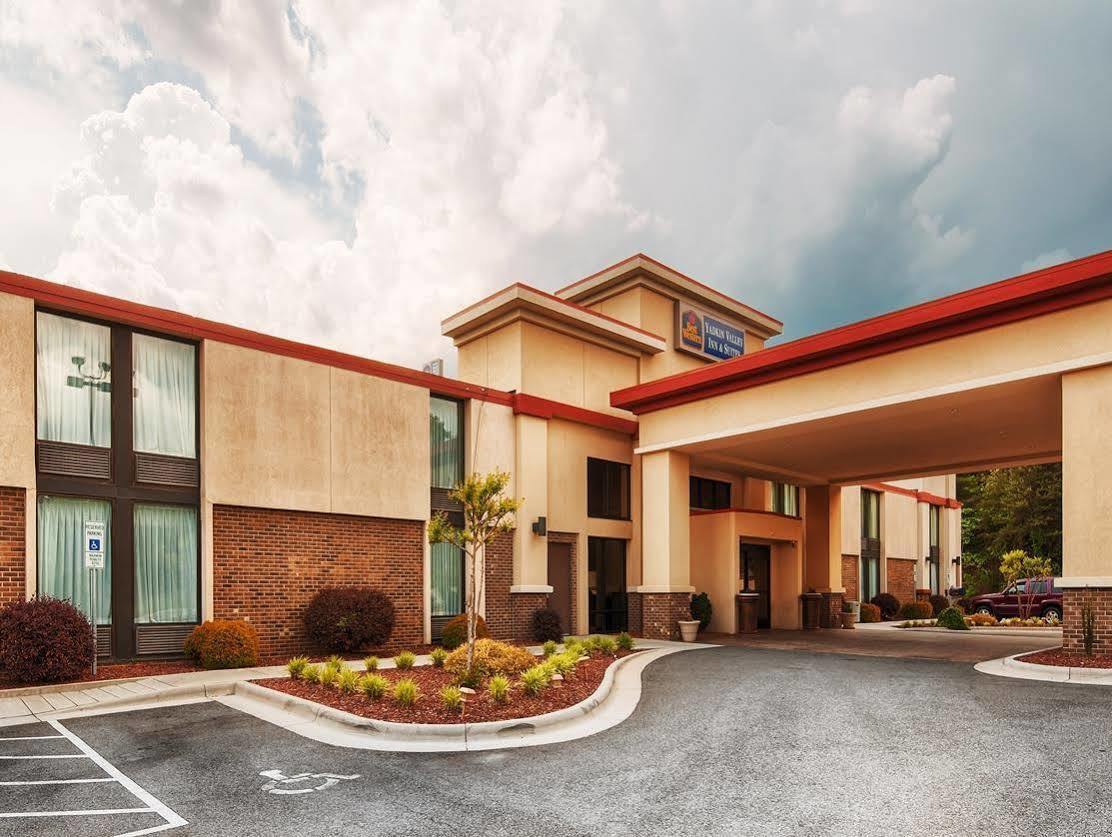 Best Western Plus Yadkin Valley Inn & Suites Jonesville Esterno foto