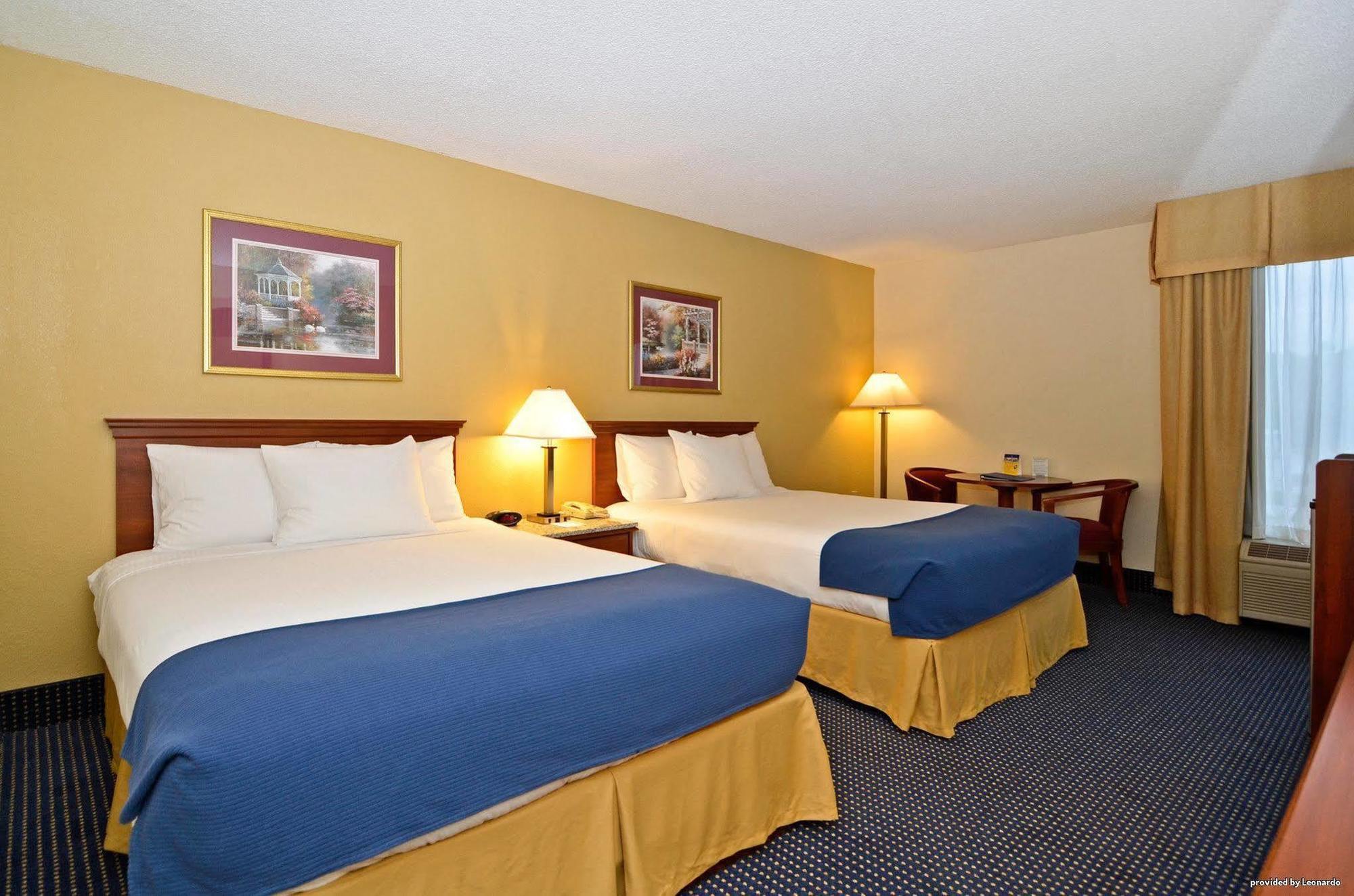 Best Western Plus Yadkin Valley Inn & Suites Jonesville Esterno foto