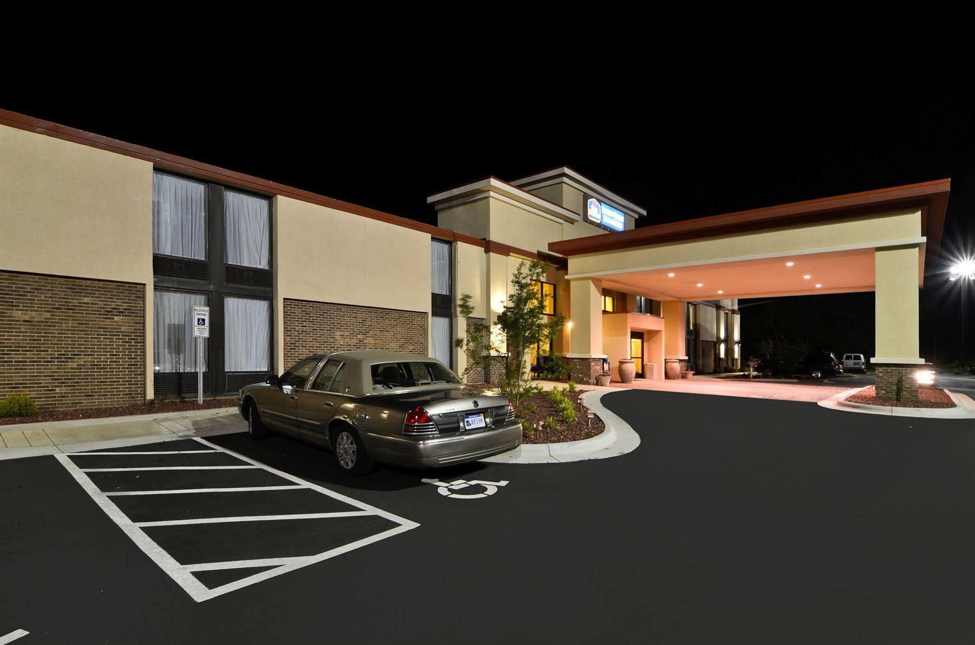 Best Western Plus Yadkin Valley Inn & Suites Jonesville Esterno foto