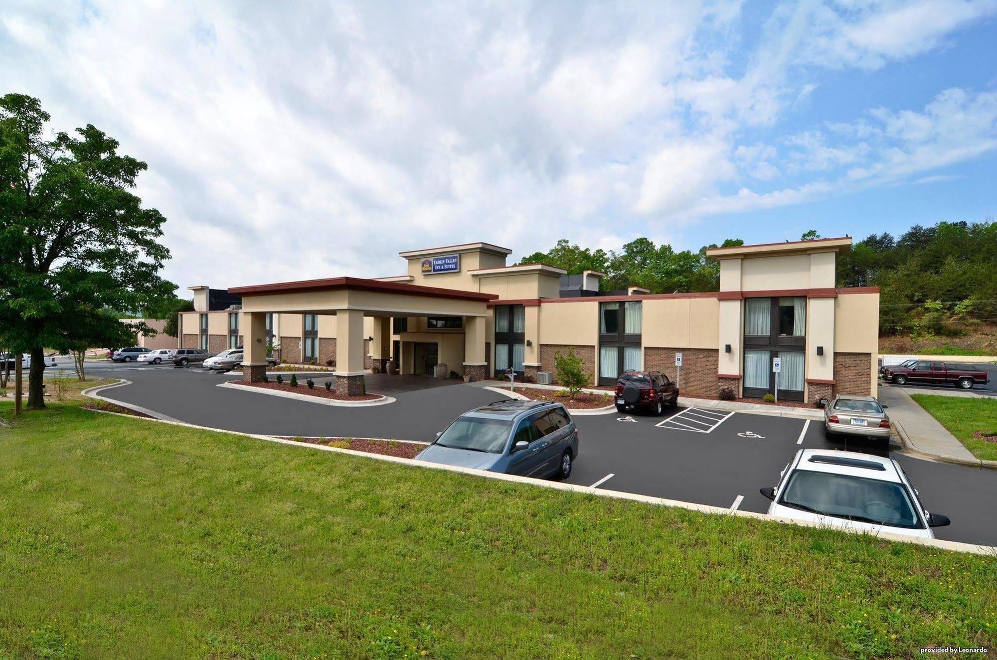 Best Western Plus Yadkin Valley Inn & Suites Jonesville Esterno foto